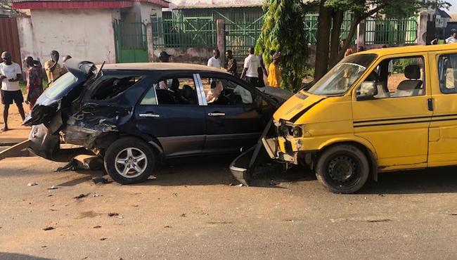 One Dead, Others Injured As SUV Rams Into Commercial Bus In Lagos (Photos)