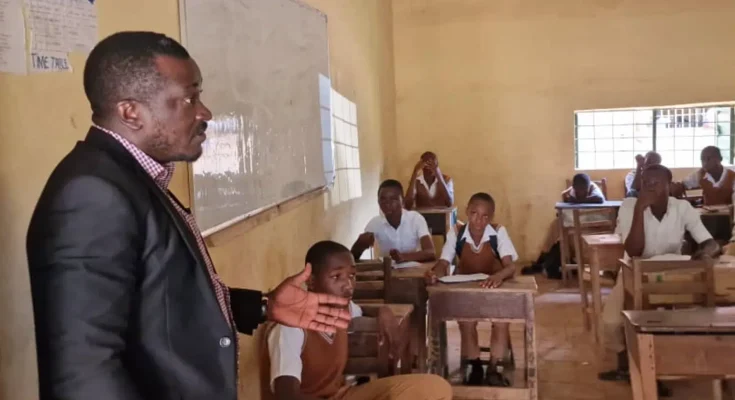 Anambra Labour Party Lawmaker Returns To Schools As Volunteer Physics Teacher