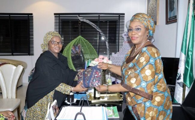 Cross River Gov's wife pledges support to FOMWAN