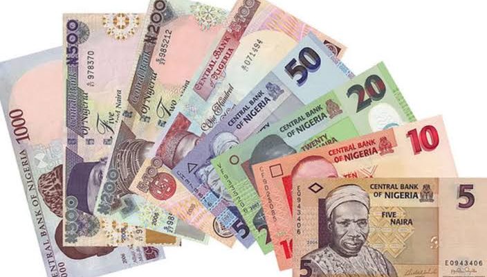 JUST IN: Naira falls at official market, trades N1,476.95/$