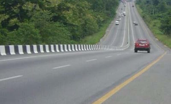 Seven die in accident involving truck, bus on Lagos-Ibadan expressway 