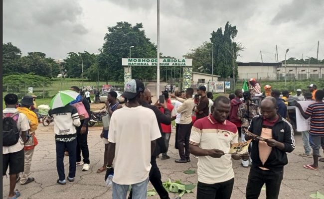 #EndBadGovernance: Security operatives arrest journalist, protesters in Abuja