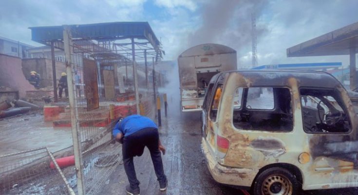 Two Persons Reportedly Burnt, Seven Vehicles Destroyed As Fire Guts Mobile Filling Station In Lagos (Pictures)