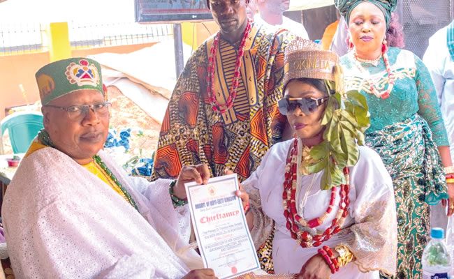 Onikoyi installs Owosela as Erelu-Okinlua of Ikoyi