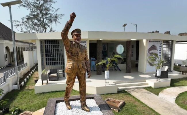 PHOTOS: Akeredolu’s mausoleum unveiled by family in his Owo hometown