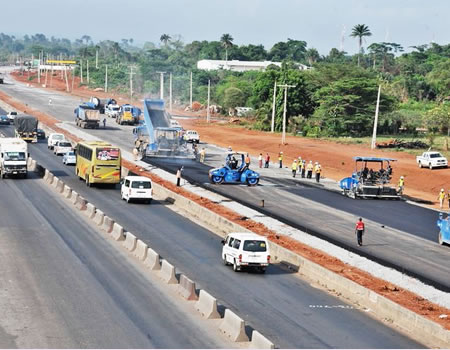 Edo Police rescue 17 kidnapped victims on Lagos-Benin expressway, Lagos/Ibadan, Policeman killed, others injured as gunmen abduct travellers along Lagos-Ibadan Expressway