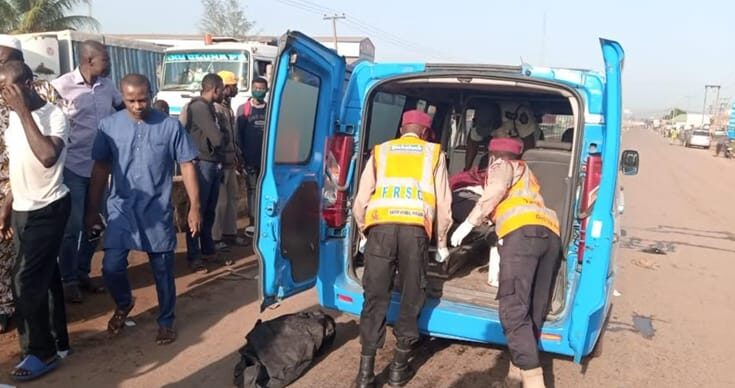 Auto Crash Kills Twelve In Niger