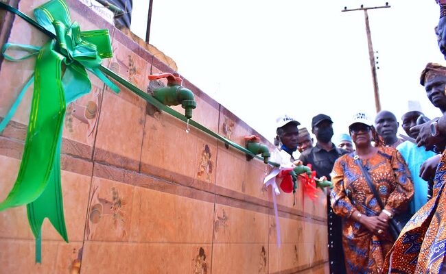 Lawmaker commissions seven transformers, five boreholes, school projects in Ibadan