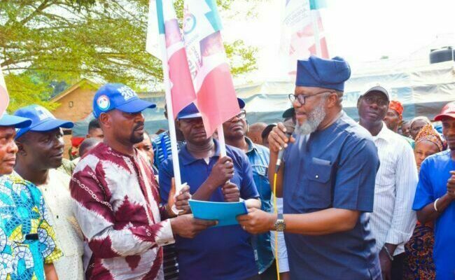 Akinlade receives ADC, APC defectors in Ogun, hands over alliance pact with PDP