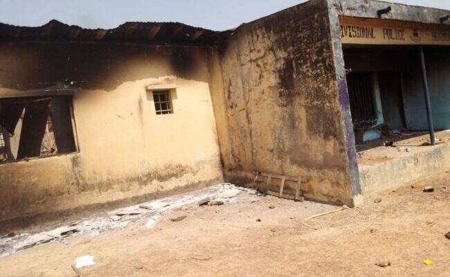 Confusion as angry youths set police station ablaze in Niger