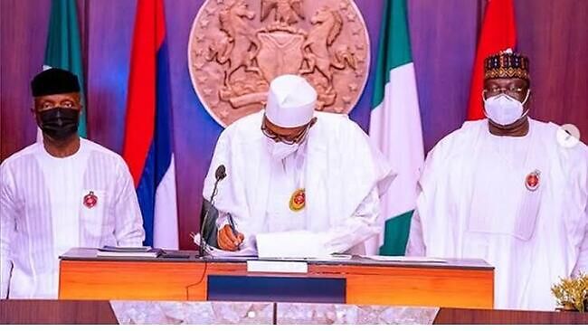 JUST IN: Buhari signs N21.83trn 2023 budget into law