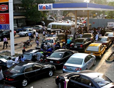 Fuel scarcity Niger station ,fuel scarcity, Petrol queues to remain