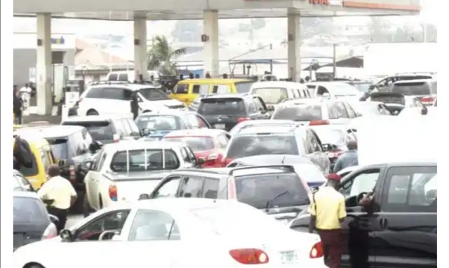 Protesters Barricade Lagos-Benin Expressway Over Petrol Scarcity, Price Hike