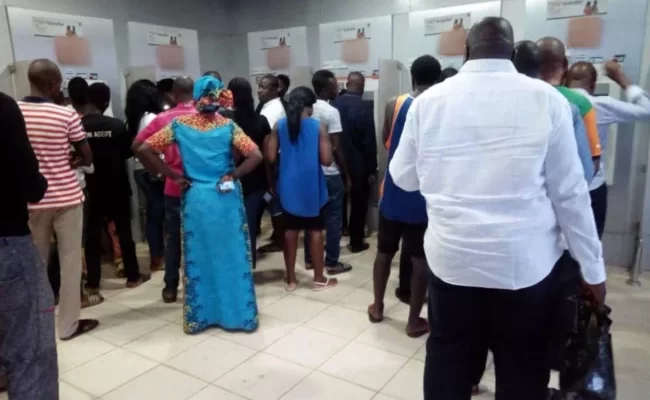 Queues persist at Anambra banks after CBN extension