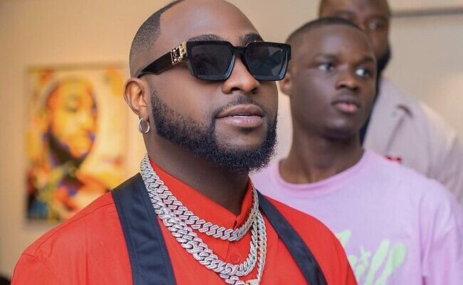 Davido gifts ‘Keke’ driver N1m for plastering his photos all over vehicle