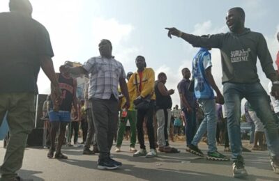 Fuel/Naira Scarcity: Travellers stranded as students, CSOs stage protest in Ondo