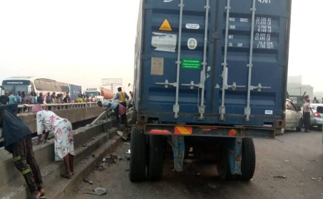 Hawker killed in multiple crash on Lagos-Ibadan Expressway