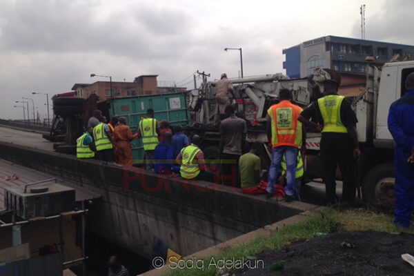 Lagos Govt. Bans Trucks On Dorman, Ojuelegba Bridges