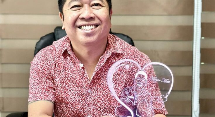 Philippine Mayor gives Valentine's day bonus to single staff