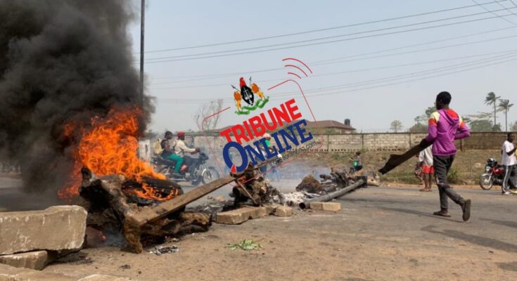 Youths barricade roads in Ibadan, Ogbomoso over new naira scarcity