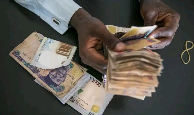 Finally, CBN Directs Banks To Receive, Dispense Old Naira Notes