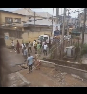 Thugs Walk Streets Of Fadeyi, Isolo Chanting "If You No Vote APC, No Come Outside" (Video)