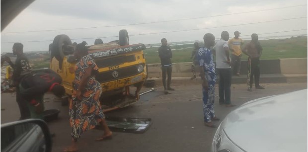 Driver Reportedly Dies As Fire Guts Commercial Bus On Ogudu Bridge In Lagos