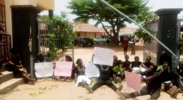 - Information NigeriaPlateau Health Workers Protest Unpaid Salaries Of 45 Months