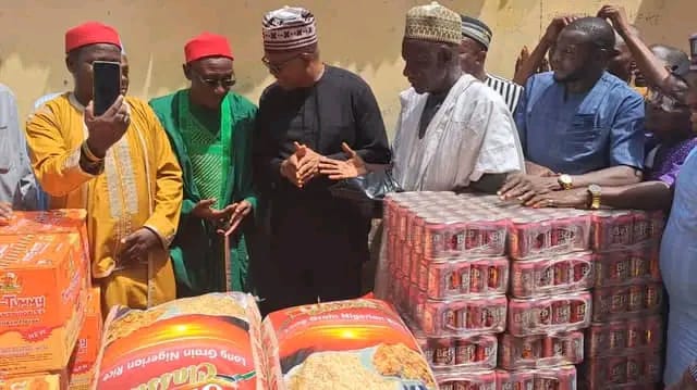 Peter Obi Visits Anambra Muslims, Distributes Items, Condemns Ethnic Politics