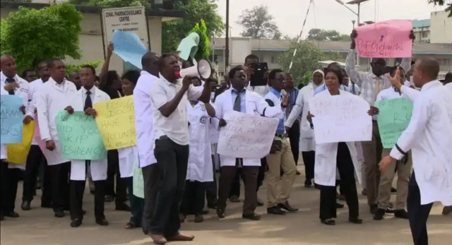 Be Ready To Forfeit 5 Days Pay, We'll Employ Ad-hoc Staff — FG Warns Resident Doctors Against Planned Strike