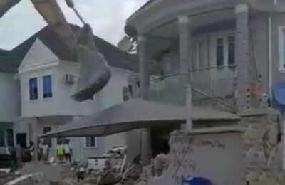 Lamentations As Lagos Demolishes Buildings At Rockview, Ajao Estate (VIDEO)