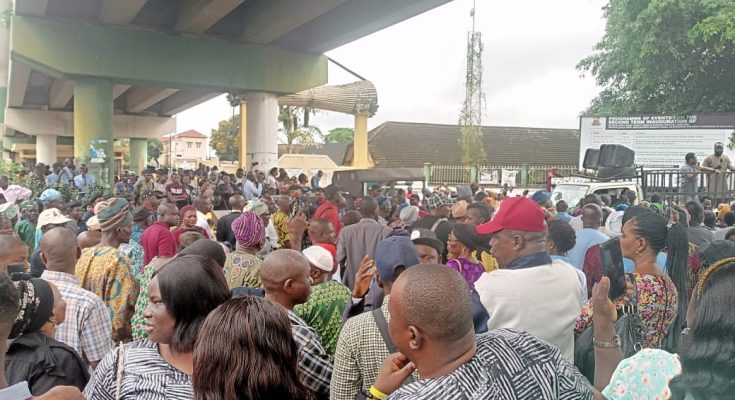 Oyo workers protest, lock state Secretariat, demand palliatives, others