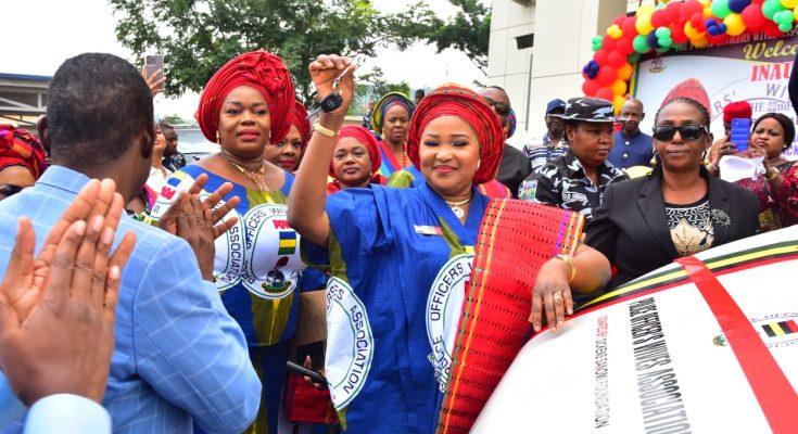 Police officers' wives receive Barracks inspection bus