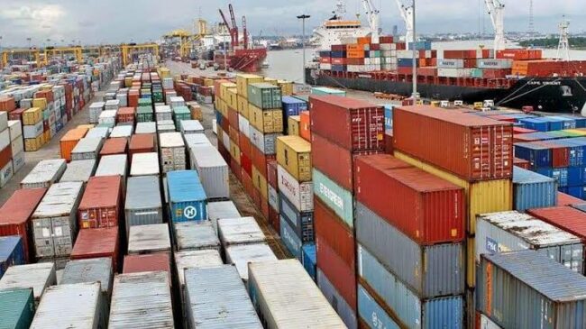 FG bans Niger Republic transit cargoes from all land borders, seaports