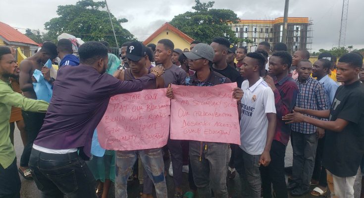 Ondo students protest non-payment of scholarship, bursary allowances