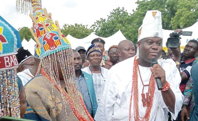 Ooni of Ife presents beaded crown to Onijagbo of Ijagbo in Kwara