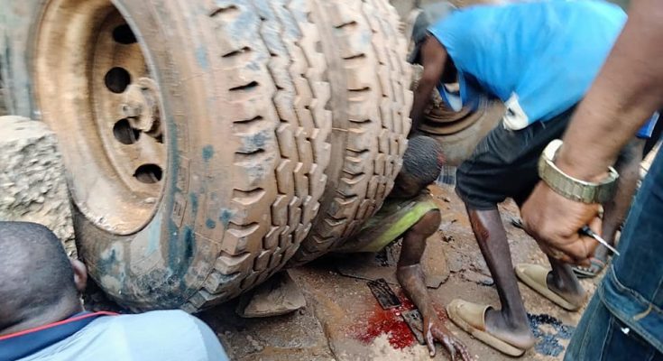 15 Die As Trailer Crashes Into Commercial Bus In Edo