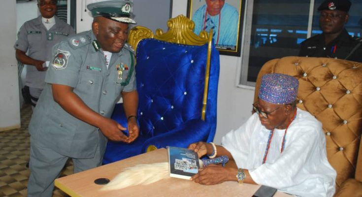 Oyo/Osun Customs Comptroller visits Olubadan, solicits cooperation, peaceful working environment