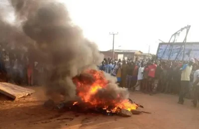 Angry Mob Sets Two Suspected Criminals Ablaze While Trying To Rob Tricycle Rider In Anambra