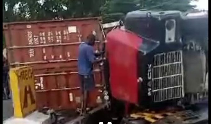 Motor Boy Dies, Driver Unconscious In Lagos Lone Accident