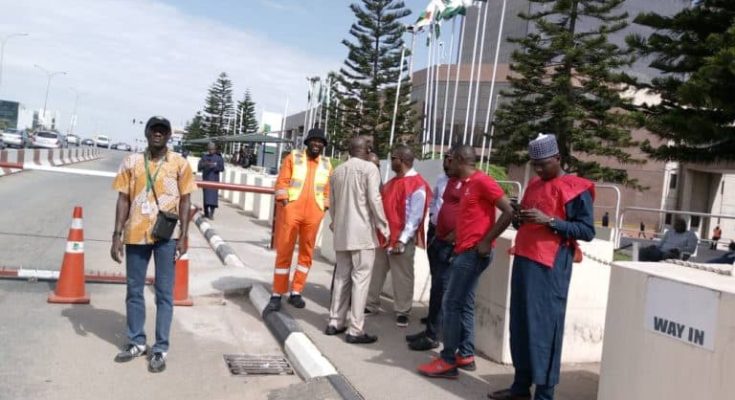 NLC Shutdown NNPC Headquarter Over Nationwide Strike (Photos)