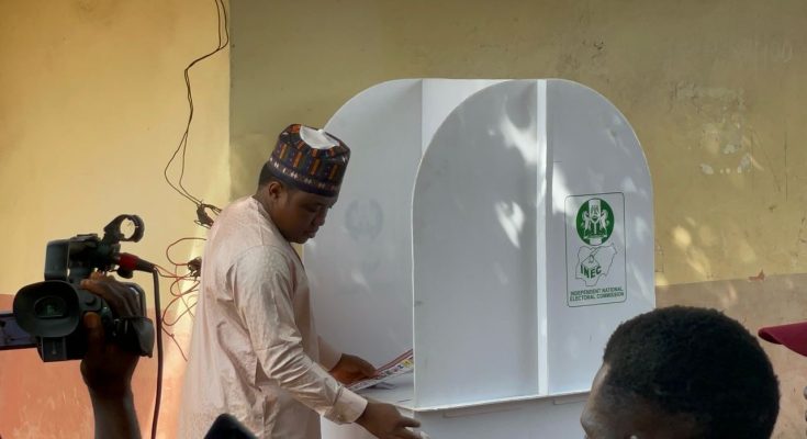 Social Democratic Party, Murtala Ajaka, at 9:37am voted at Okotonwa open space