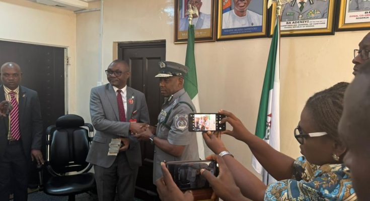 Six Customs Officers Reject $54,000 Bribe Offered, Hands Over Money To EFCC