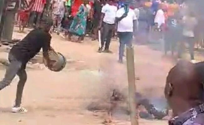VIDEO: Two brothers burnt to death in Onitsha for touting