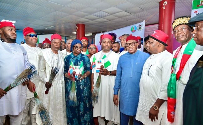 APC unveils Ifeanyi Ubah, Ekwunife as party members in Anambra 