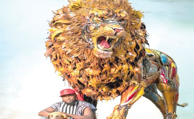 Popoola unveils sculpture of lion commissioned by Oba Elegushi