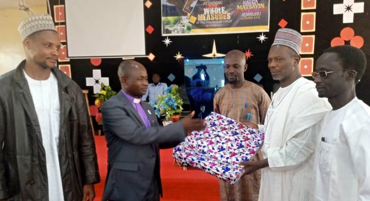 Shi’ites Attend Christmas Service In Kaduna, Present Gifts To Church (Pictures)