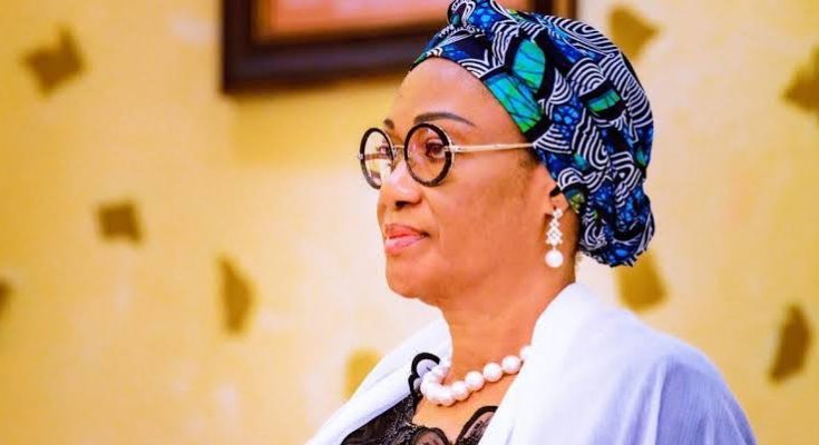 Tinubu's wife doles out N100,000 each to 250 elderly people in Anambra