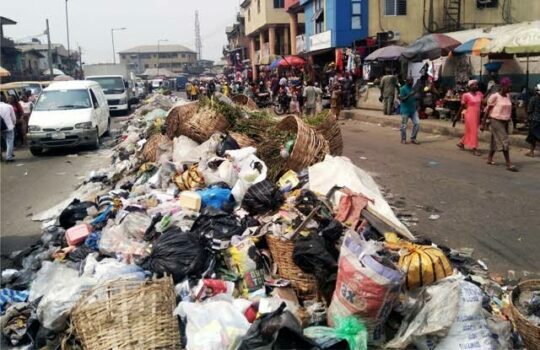 [VIDEO] Woman gets community service punishment for indiscriminate dumping of refuse in Lagos