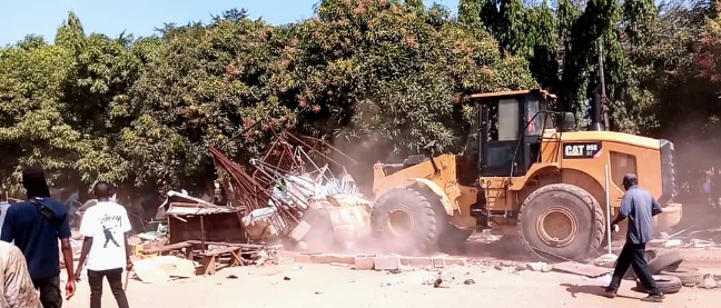 FCTA demolishes illegal structures at Abuja taxi parks